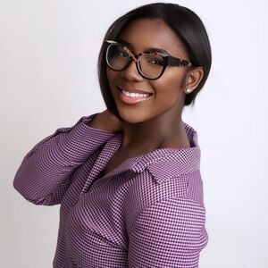 Meet your POSH AMBASSADOR, Emily!